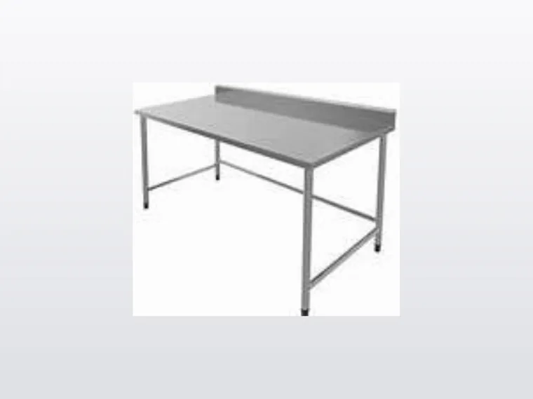 Mesa lisa com respaldo e contraventamento